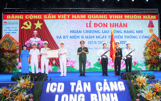 Công ty Cổ phần ICD Tân Cảng-Long Bình đón nhận Huân chương Lao động hạng Nhì